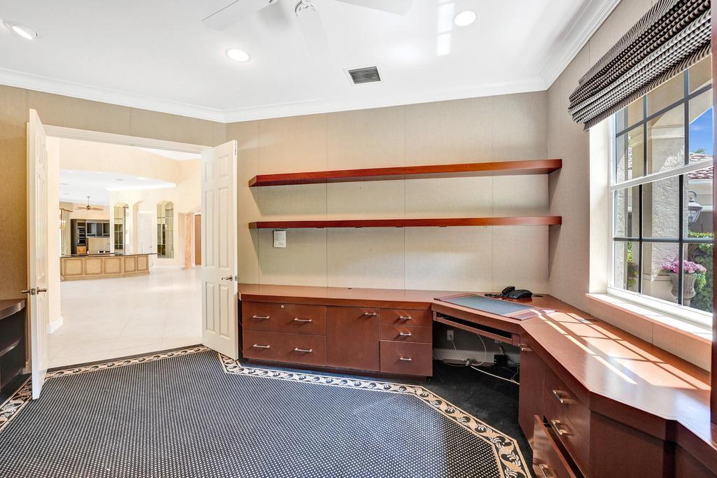 ADMIRALS COVE - Residential