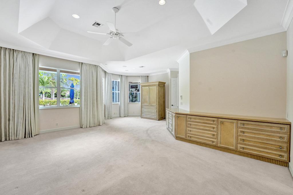 ADMIRALS COVE - Residential