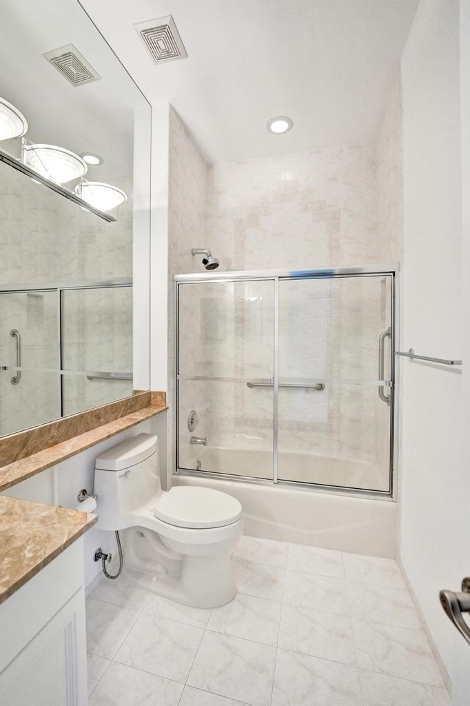 ADMIRALS COVE - Residential