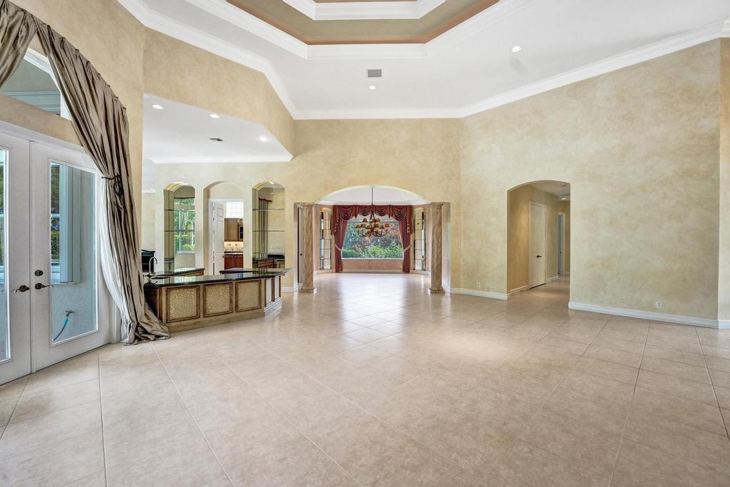 ADMIRALS COVE - Residential