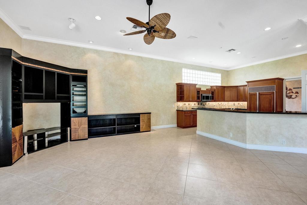 ADMIRALS COVE - Residential