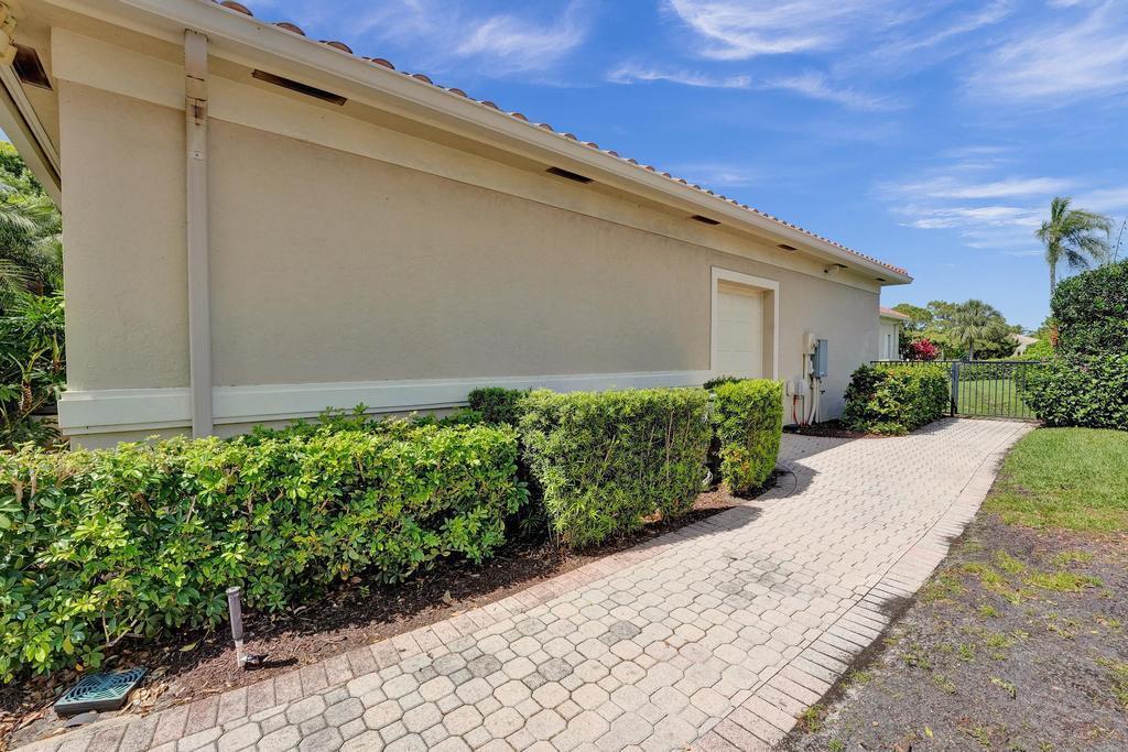 ADMIRALS COVE - Residential