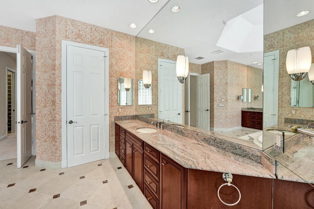 ADMIRALS COVE - Residential