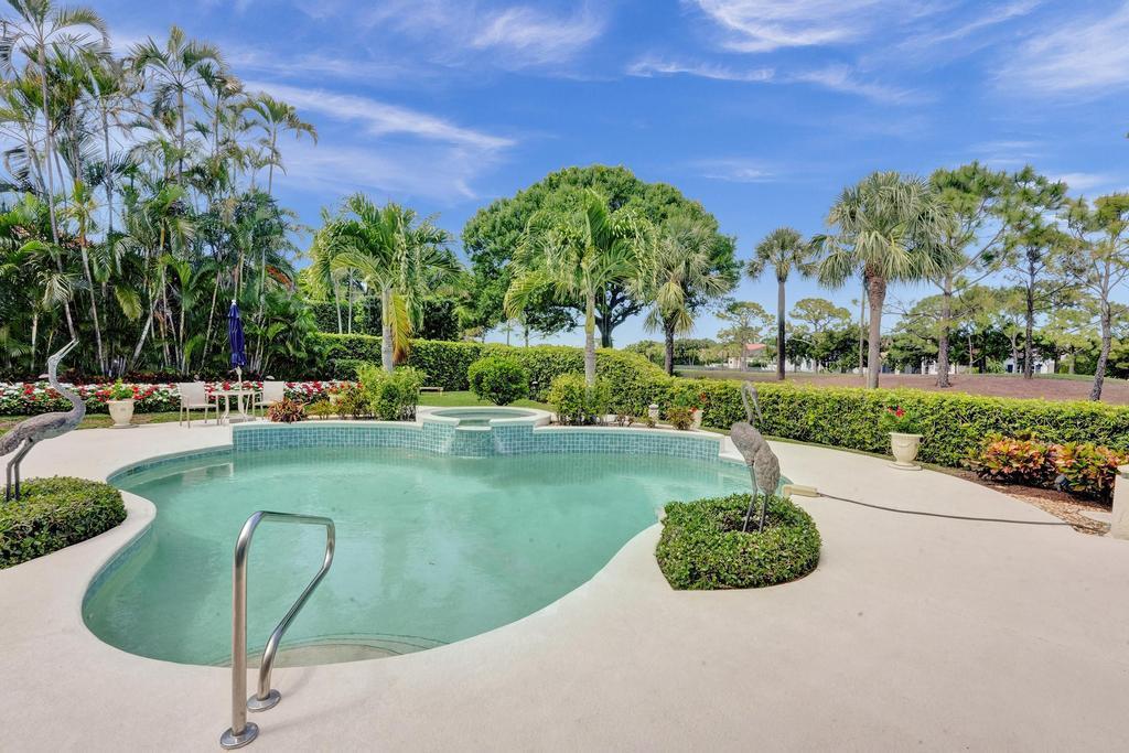 ADMIRALS COVE - Residential