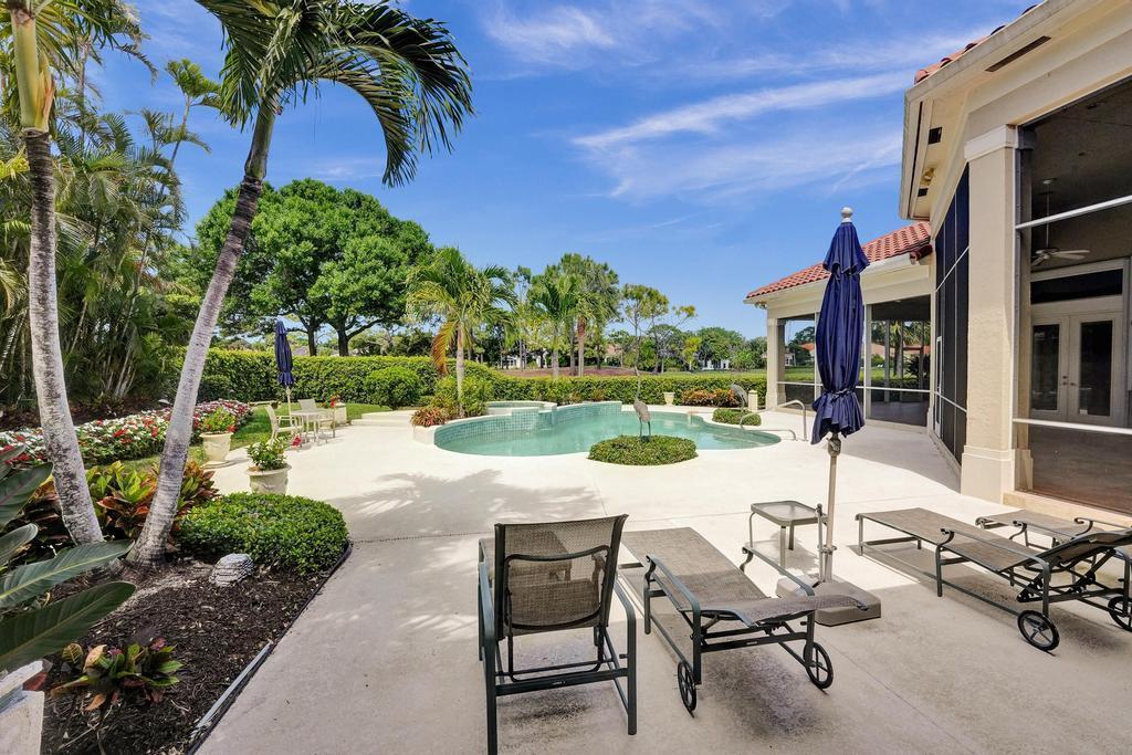 ADMIRALS COVE - Residential