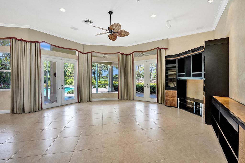 ADMIRALS COVE - Residential