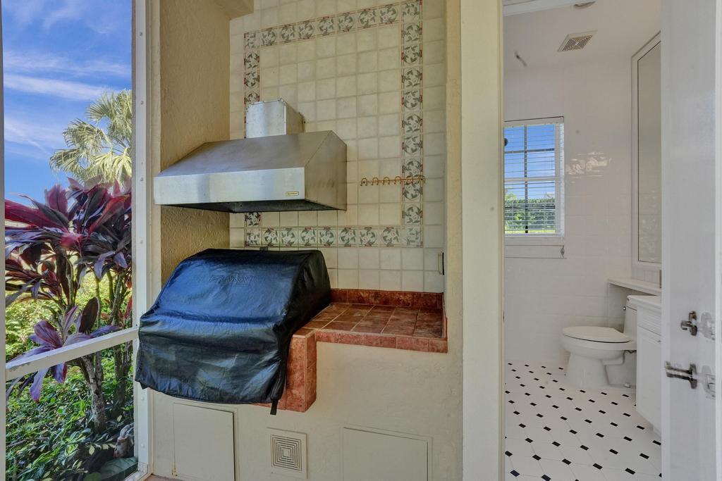 ADMIRALS COVE - Residential