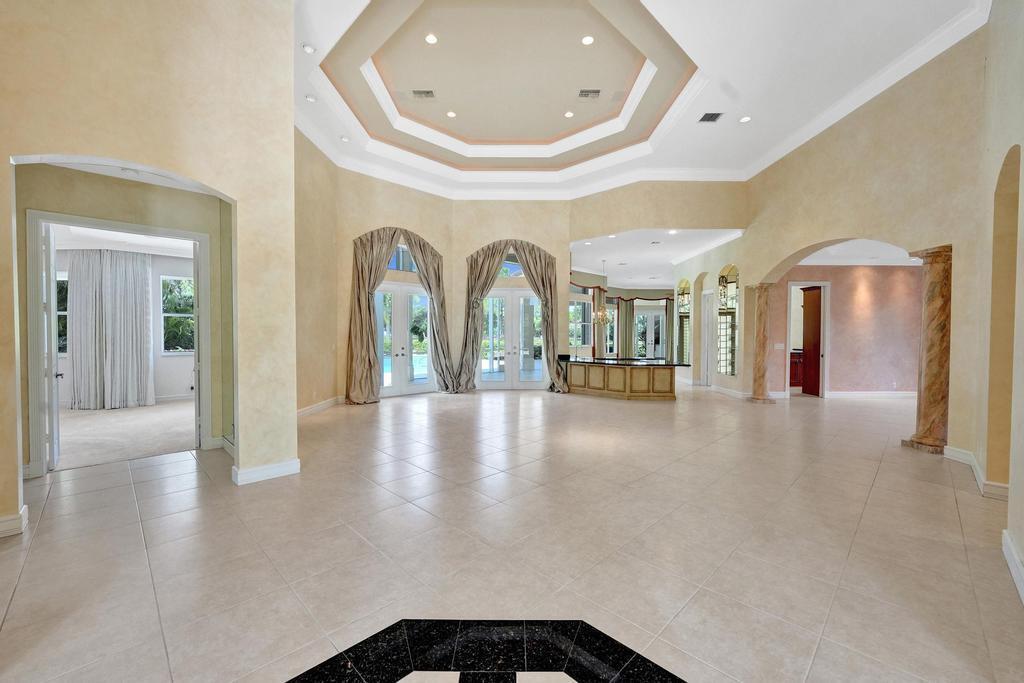 ADMIRALS COVE - Residential