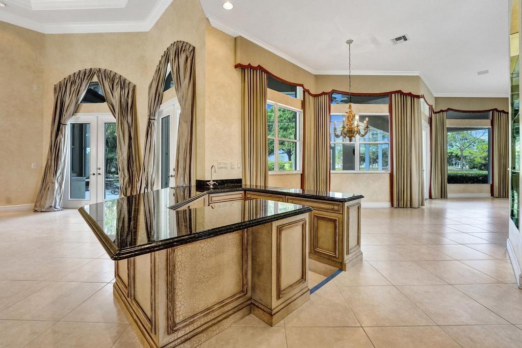 ADMIRALS COVE - Residential