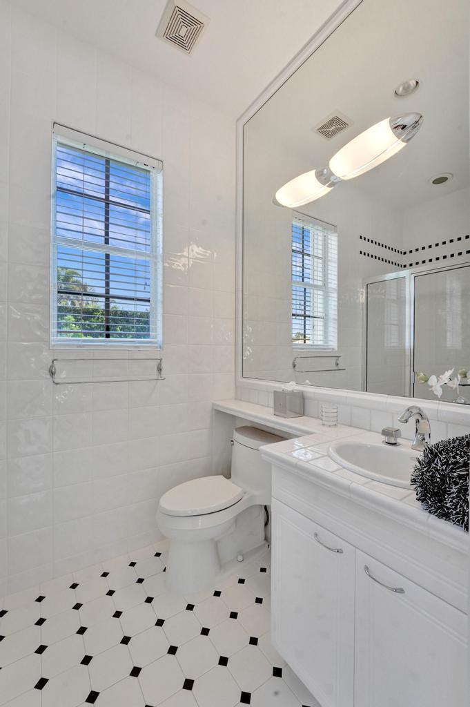 ADMIRALS COVE - Residential