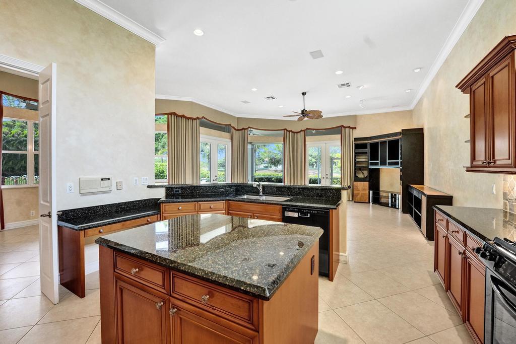 ADMIRALS COVE - Residential