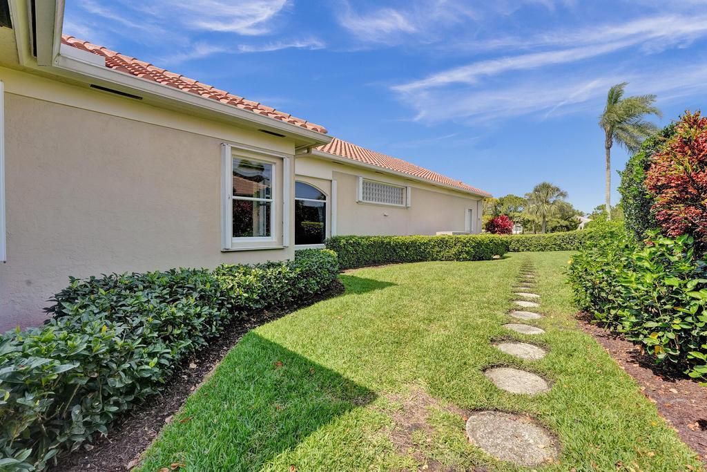 ADMIRALS COVE - Residential