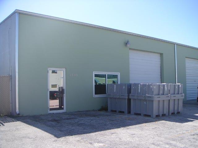 Prime warehouse/office space for lease in the heart of Oakland Park. This 2,000sqft air-conditioned unit features a dedicated 200sqft office, one private bathroom, and a high-clearance roll-up bay door, ideal for small businesses, light industrial, e-commerce, or storage needs. Concrete block construction, front-facing window, and private entrance ensure functionality and visibility. Easy access to I-95, Andrews Ave, and Commercial Blvd. Centrally located industrial pocket make this a standout option for growing companies. Immediate availability.