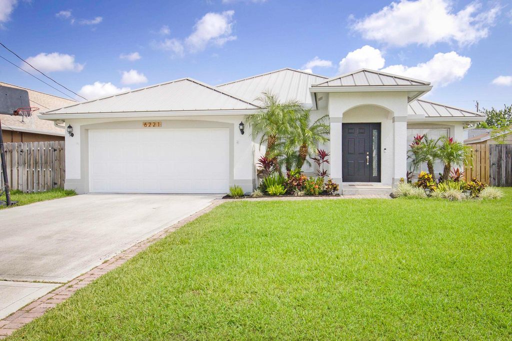 Photo of 6221 Lucerne Street, Jupiter, FL 33458 (MLS # R10892096)