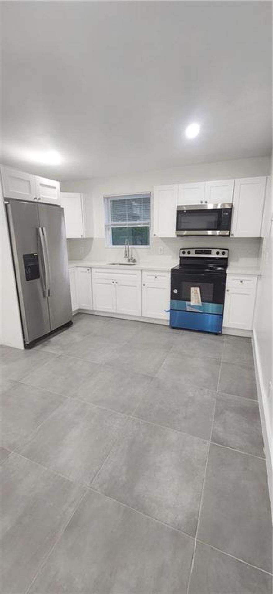 Excellent Updated 2 Bedrooms & 1 bathroom unit on a nice and remodeled Fourplex. Tiled floor, Central AC, open kitchen with NEW Stainless Steel Stove, Microwave and Refrigerator. New Washer & Dryer inside the unit. Water and Trash are INCLUDED with the rent! It's located in a very convenient area, close to restaurants, shopping, highways, minutes away to the Beach and more. NO ASSOCIATION - Fast Landlord Approval in 24-48 hours - No minimum Credit Score required! Clear Background!
