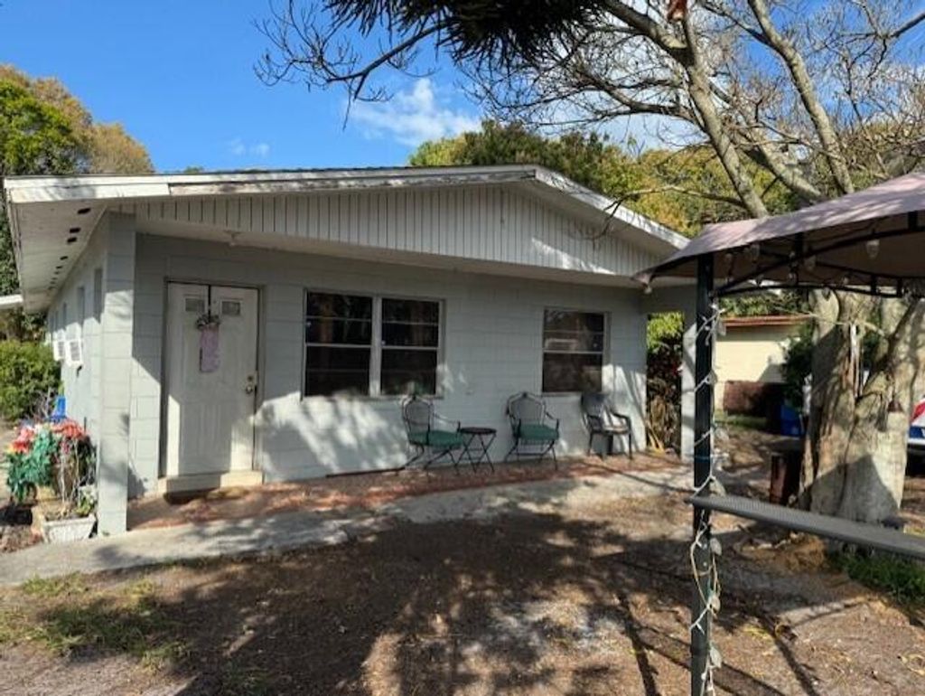 Photo of 1414 Edgewood Terrace, Fort Pierce, FL 34950 (MLS # R10957989)