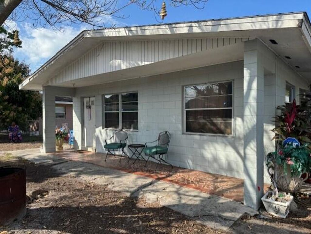 Photo of 1414 Edgewood Terrace, Fort Pierce, FL 34950 (MLS # R10957989)