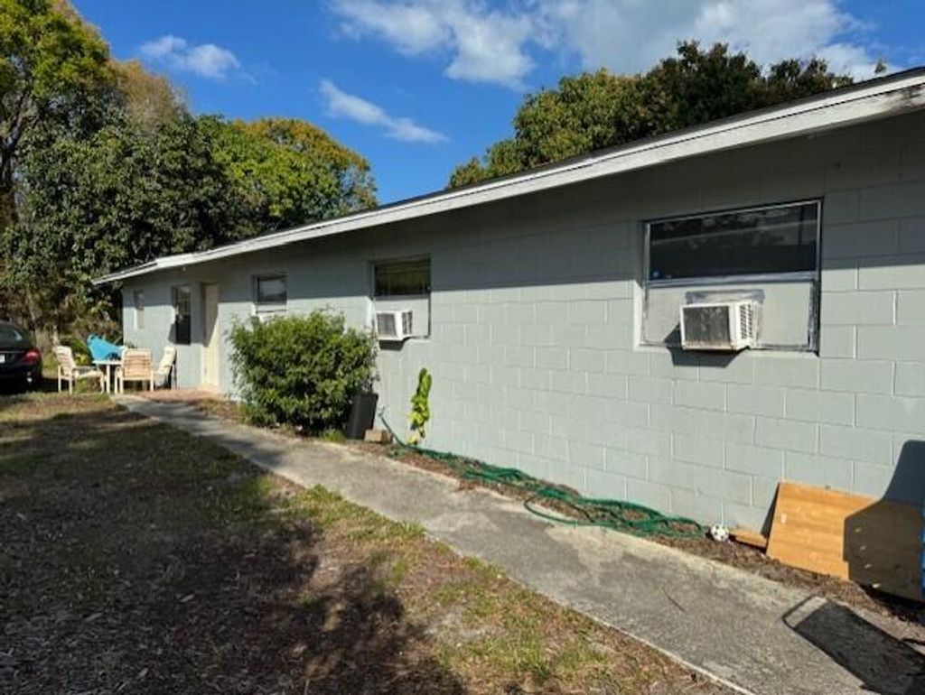 Photo of 1414 Edgewood Terrace, Fort Pierce, FL 34950 (MLS # R10957989)