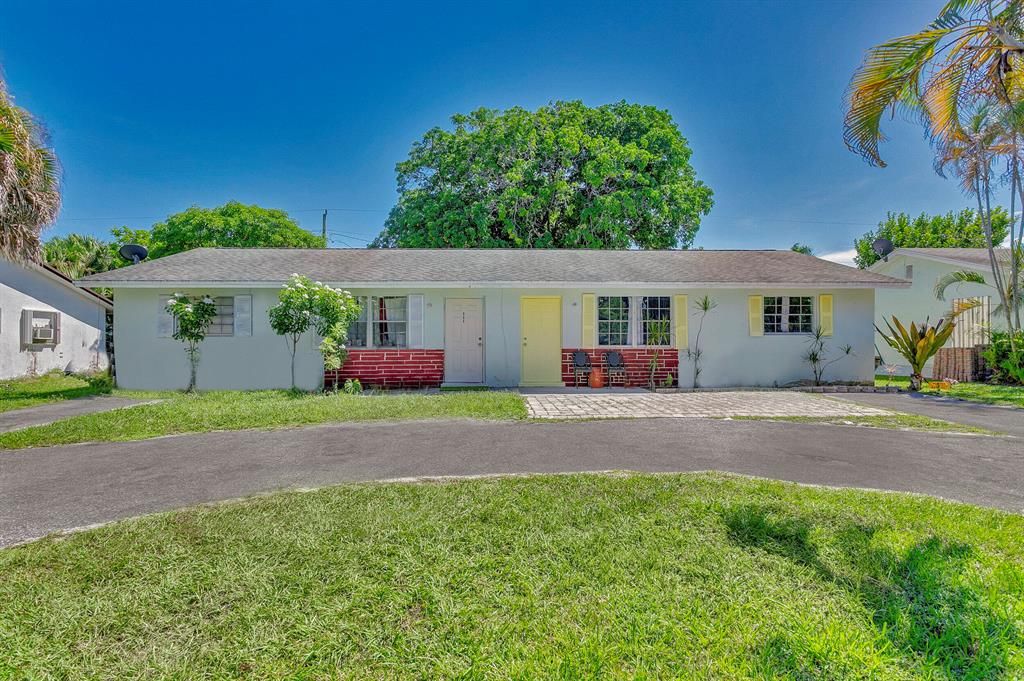 Photo of 804 Northview Drive Dr, Jupiter, FL 33458 (MLS # R10829441)