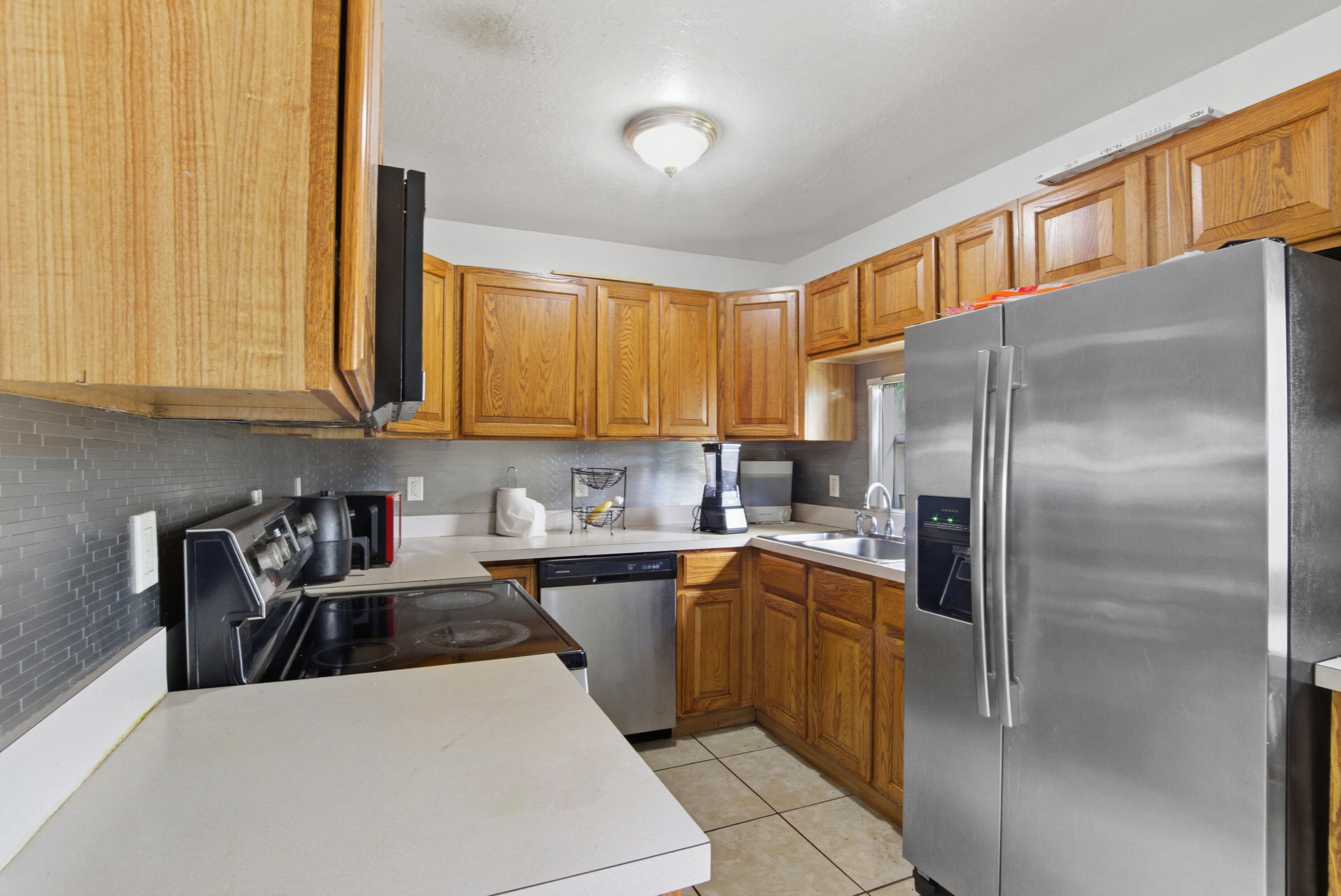 NORTH LAUDERDALE VILLAGE SEC 1 74-22 B LOT 33 BLK - Residential