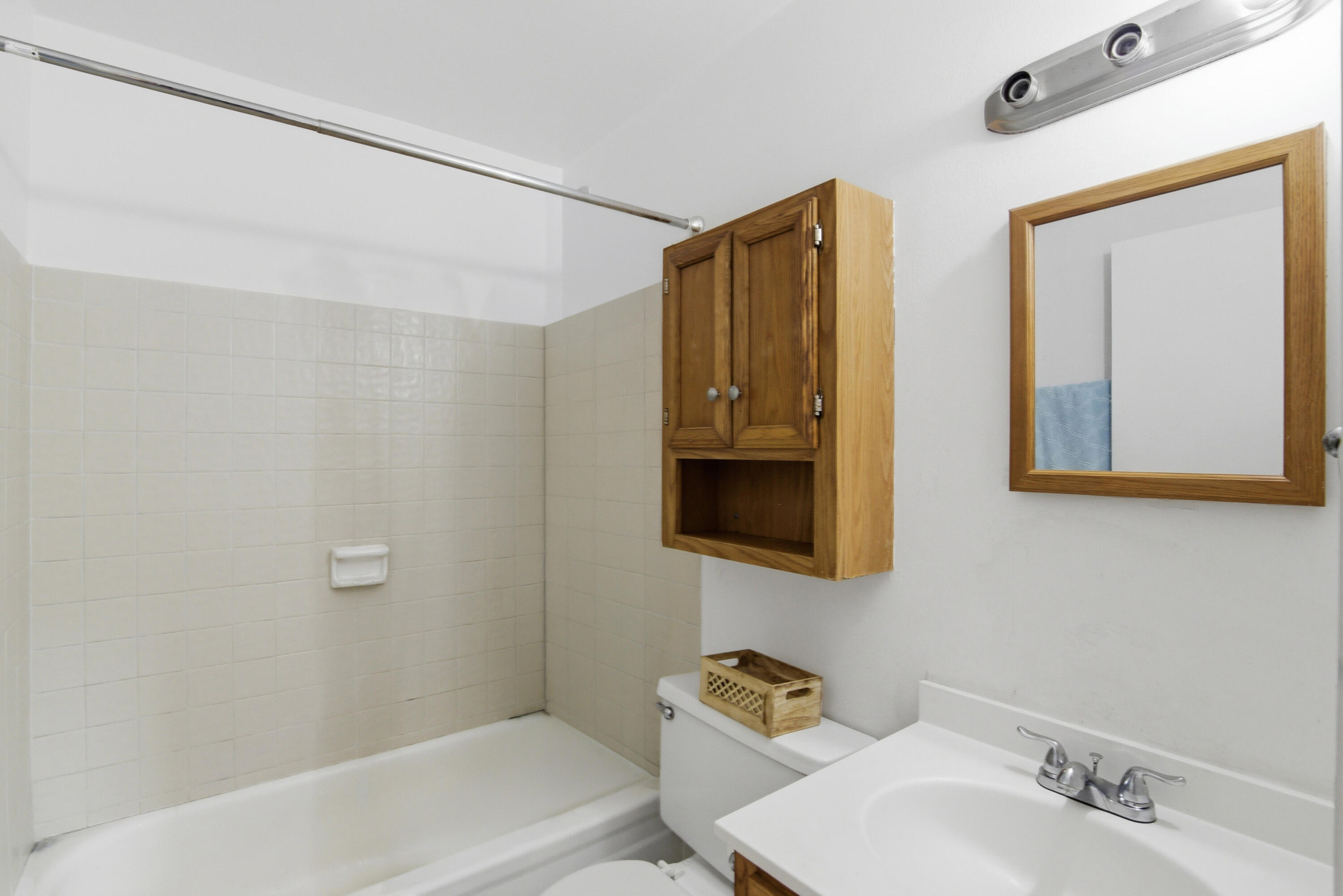 NORTH LAUDERDALE VILLAGE SEC 1 74-22 B LOT 33 BLK - Residential