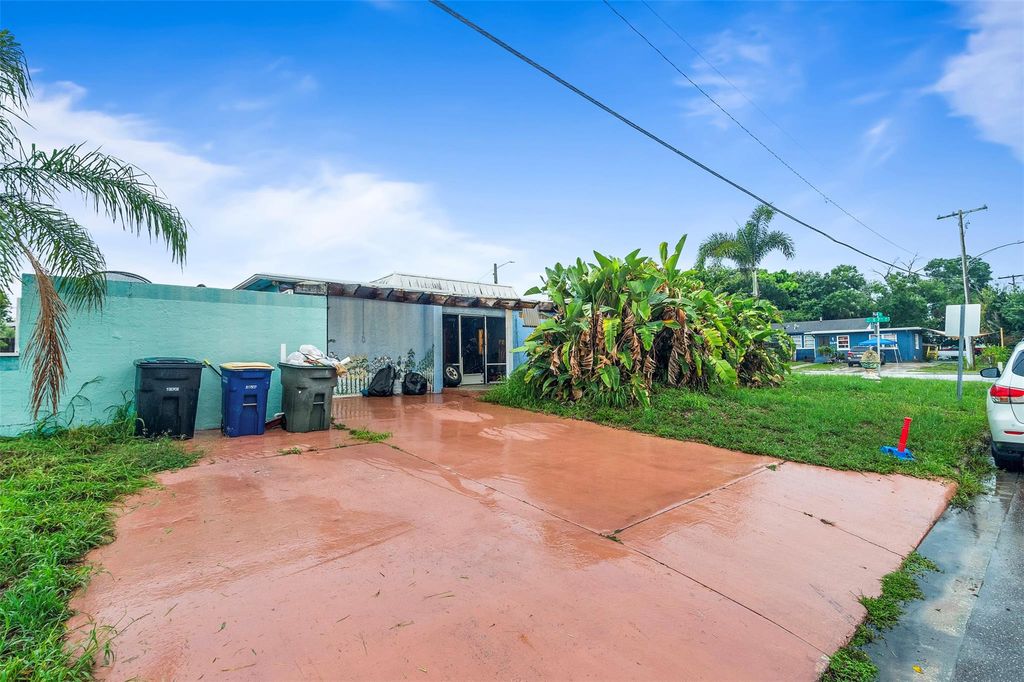 Photo of 1408 S 10th Street, Fort Pierce, FL 34950 (MLS # F10447867)