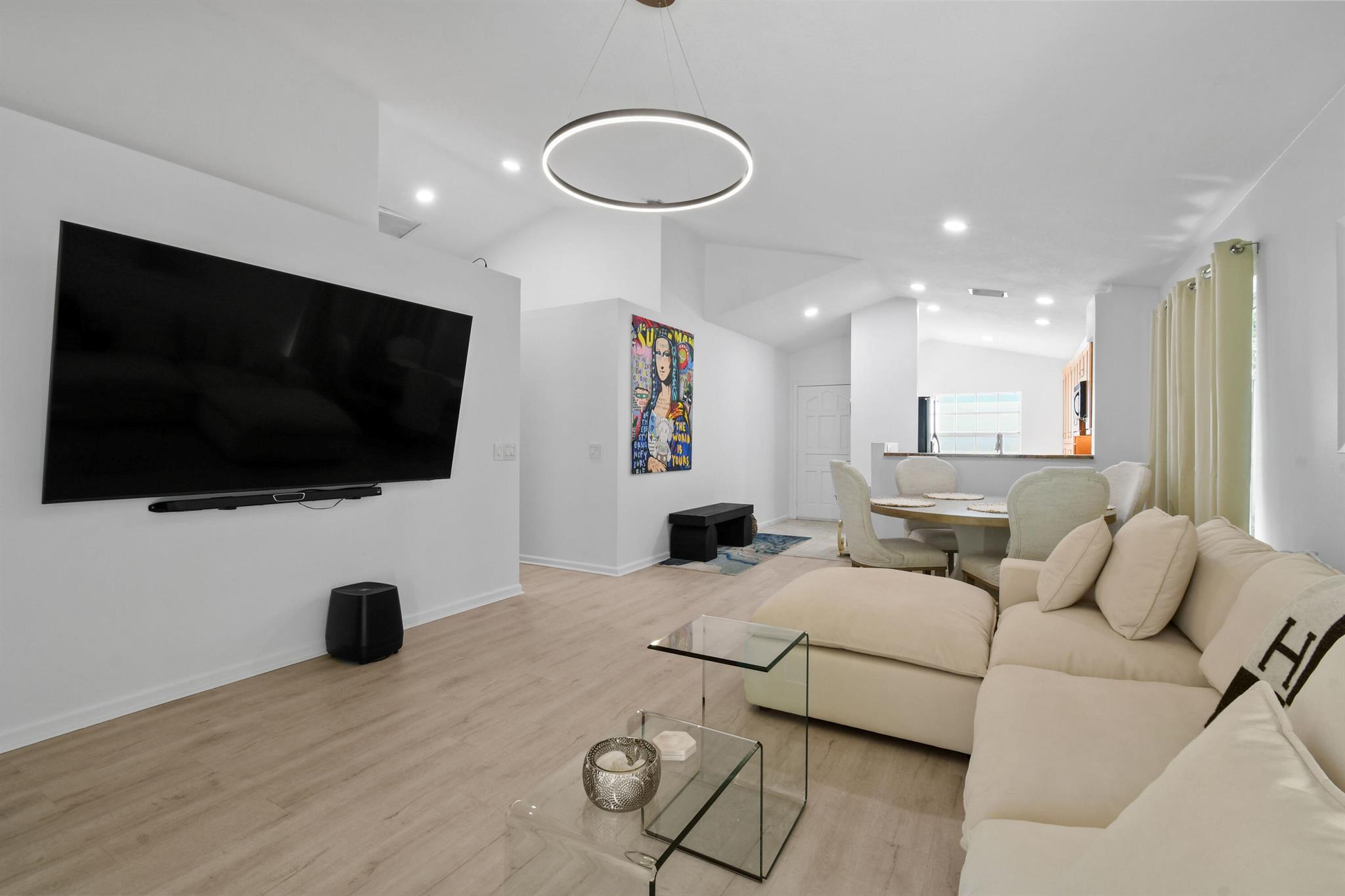 4 Admirals Court