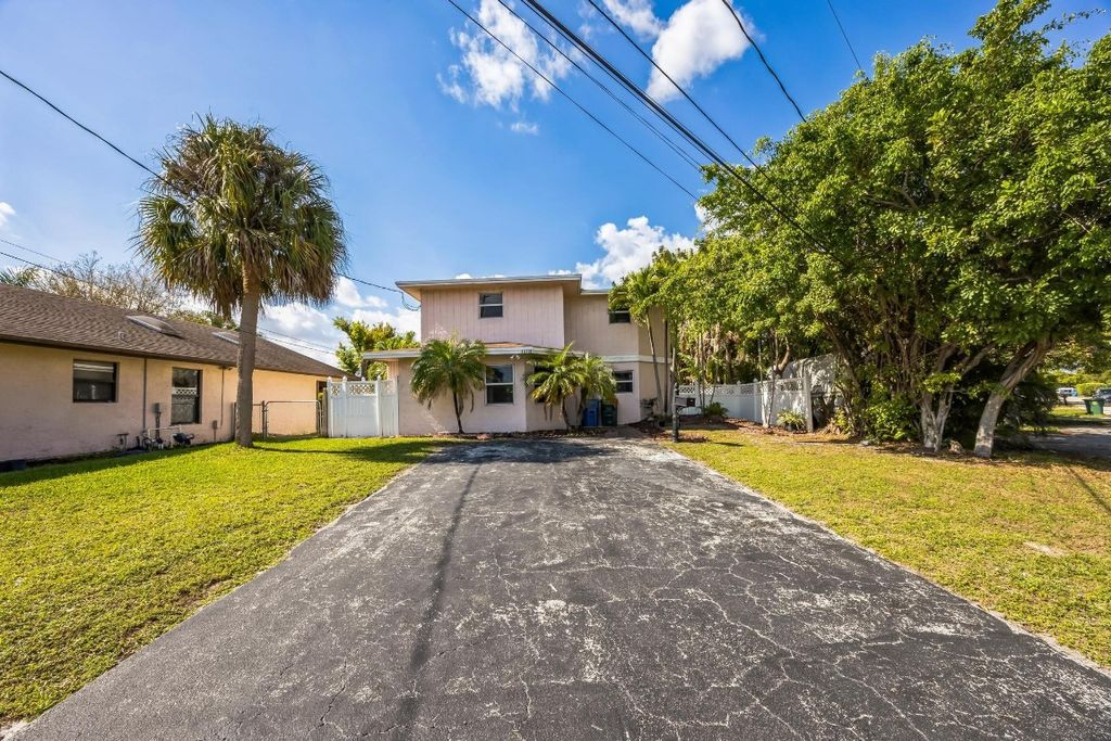 Photo of 1618 NE 34th Court, Oakland Park, FL 33334 (MLS # F10481437)