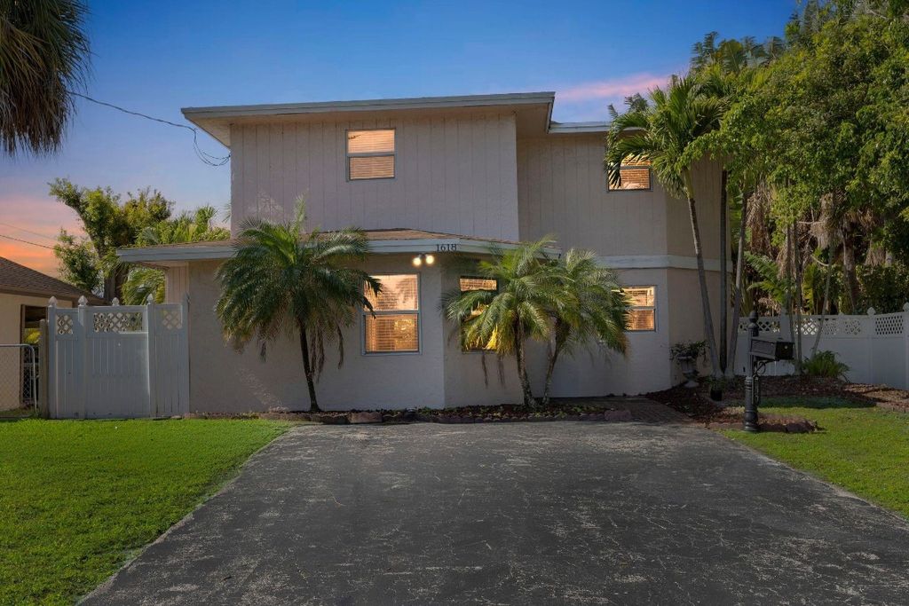 Photo of 1618 NE 34th Court, Oakland Park, FL 33334 (MLS # F10481437)