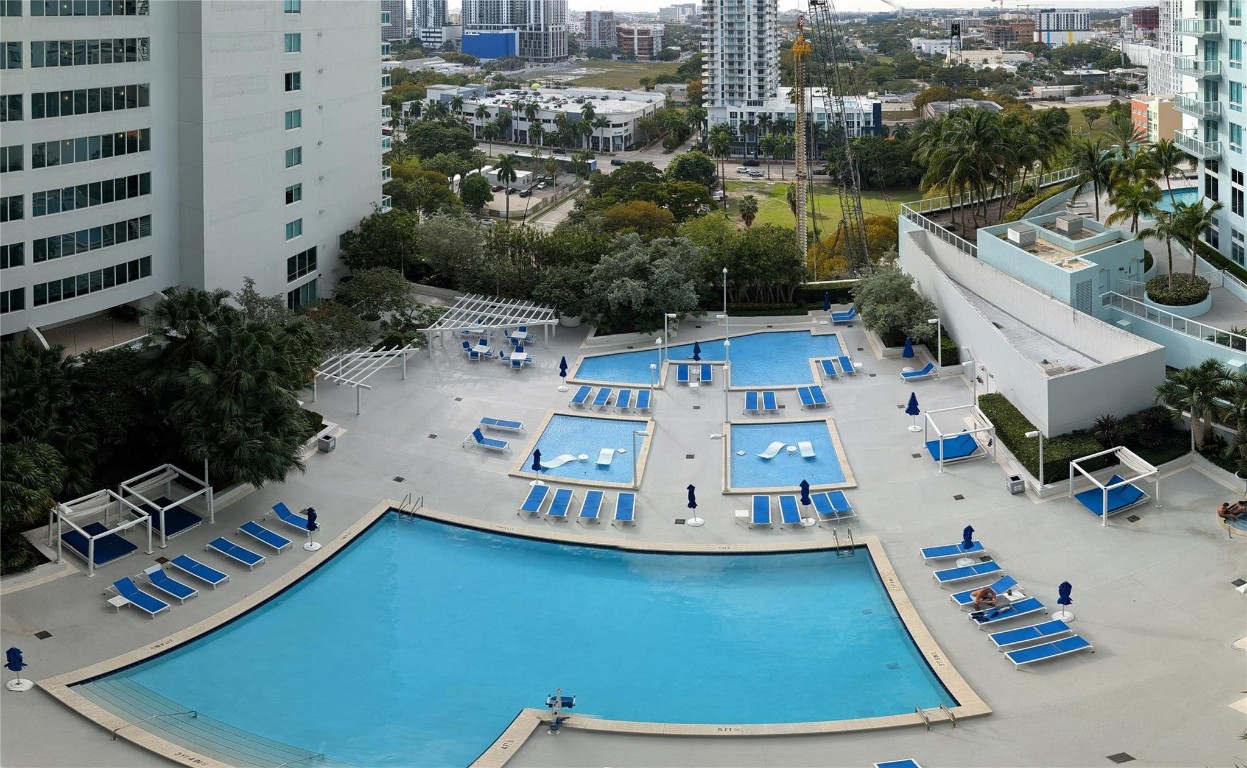 1800 CLUB - Residential