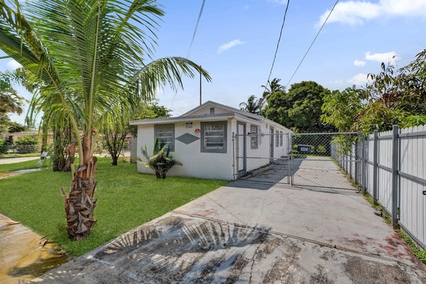8224 NW 1ST PL, MIAMI, FL 33150 - Image 49dc69ded122abdcf4ee257defacac80/1693004780