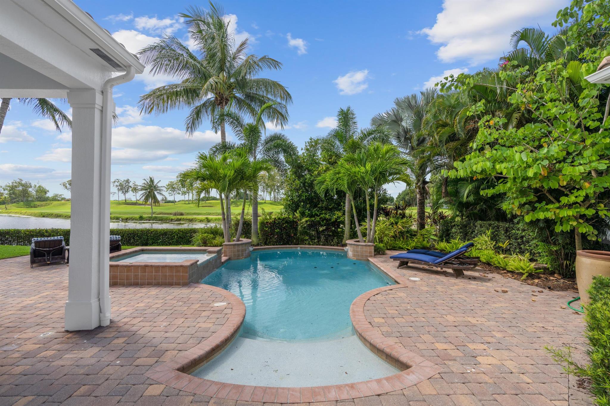 HUNTERS CHASE OF PALM BEA - Residential