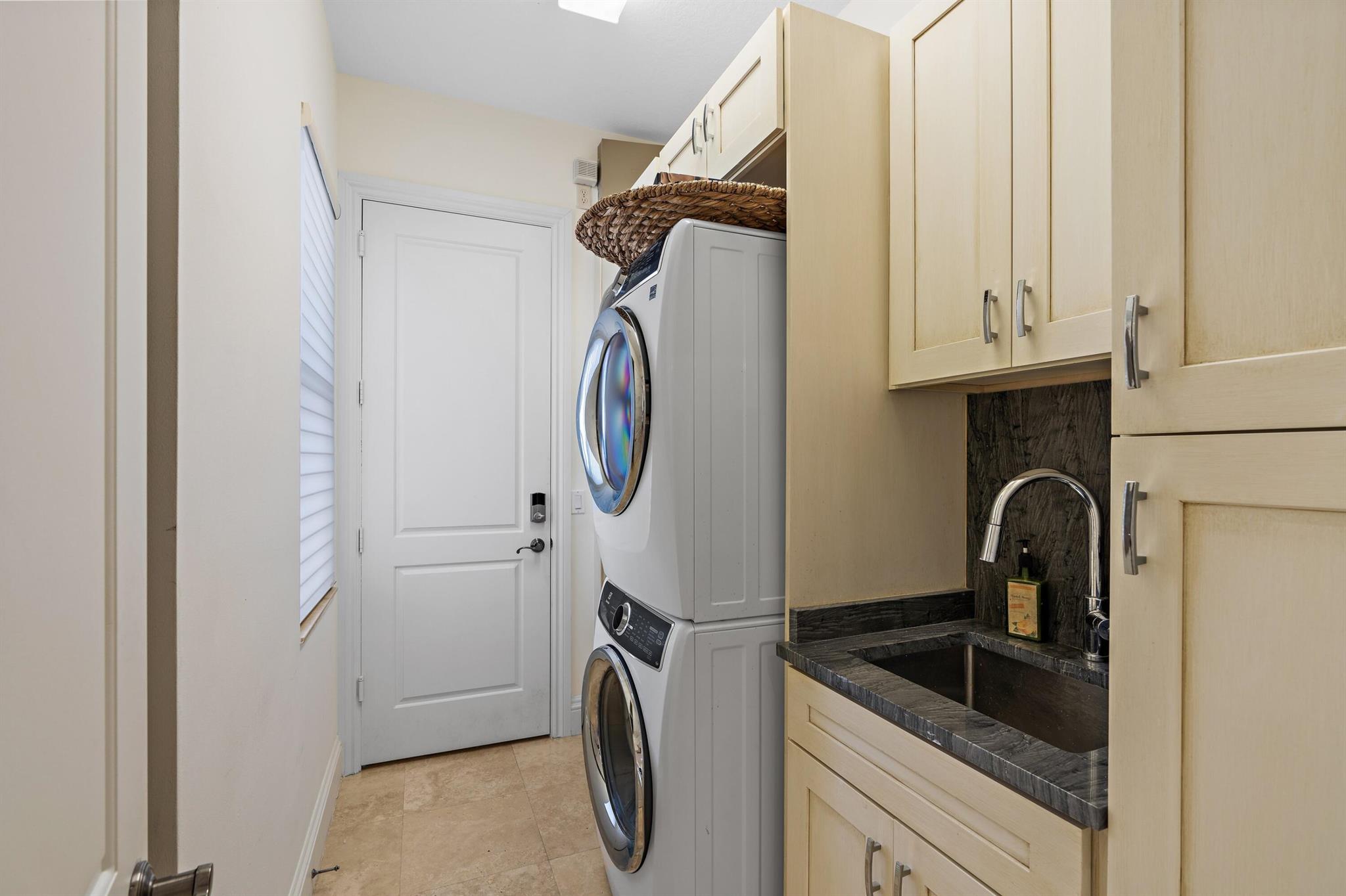 HUNTERS CHASE OF PALM BEA - Residential