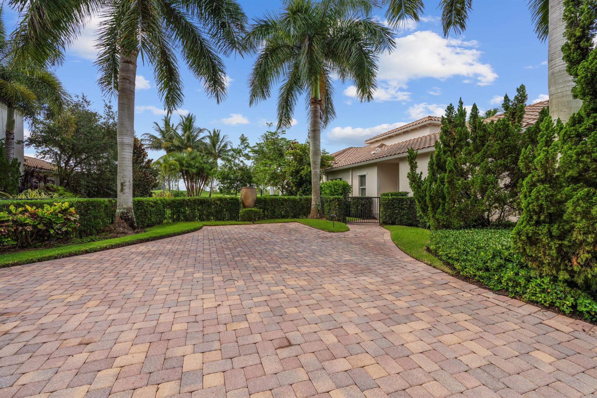 HUNTERS CHASE OF PALM BEA - Residential