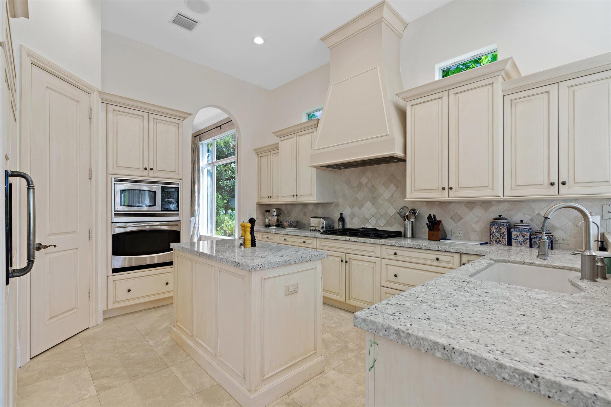 HUNTERS CHASE OF PALM BEA - Residential