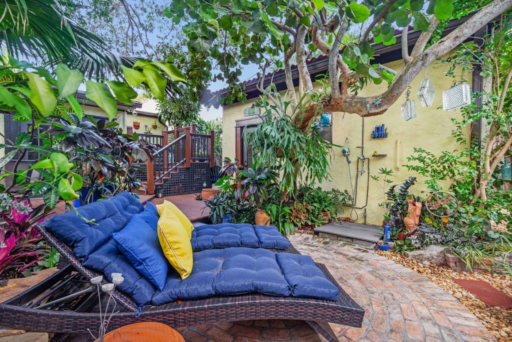 Photo of 728 PALM Street, West Palm Beach, FL 33401 (MLS # B26061466)