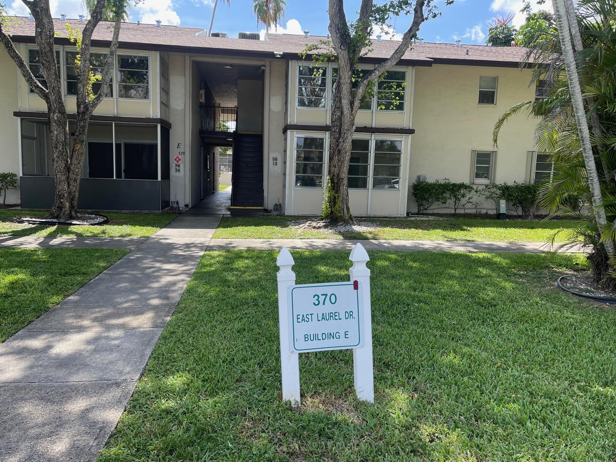 Spacious 1bdrm 1.5bath, first-floor unit condo , new a/c system. big 1 bedroom. enclosed patio for second bedroom or family room . private, close parking. perfect location. lots of shopping and restaurants. quiet complex. freshly painted. 2 pets allowed. 35 lbs each.
