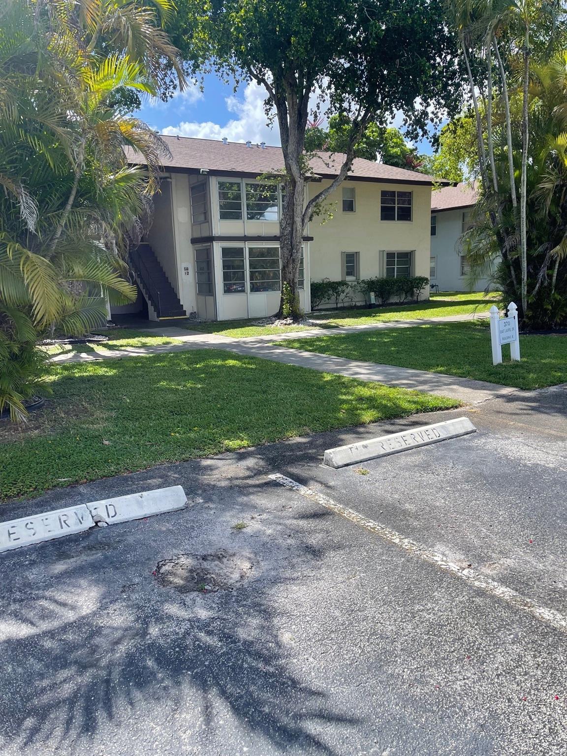 370 E Laurel Dr 1E