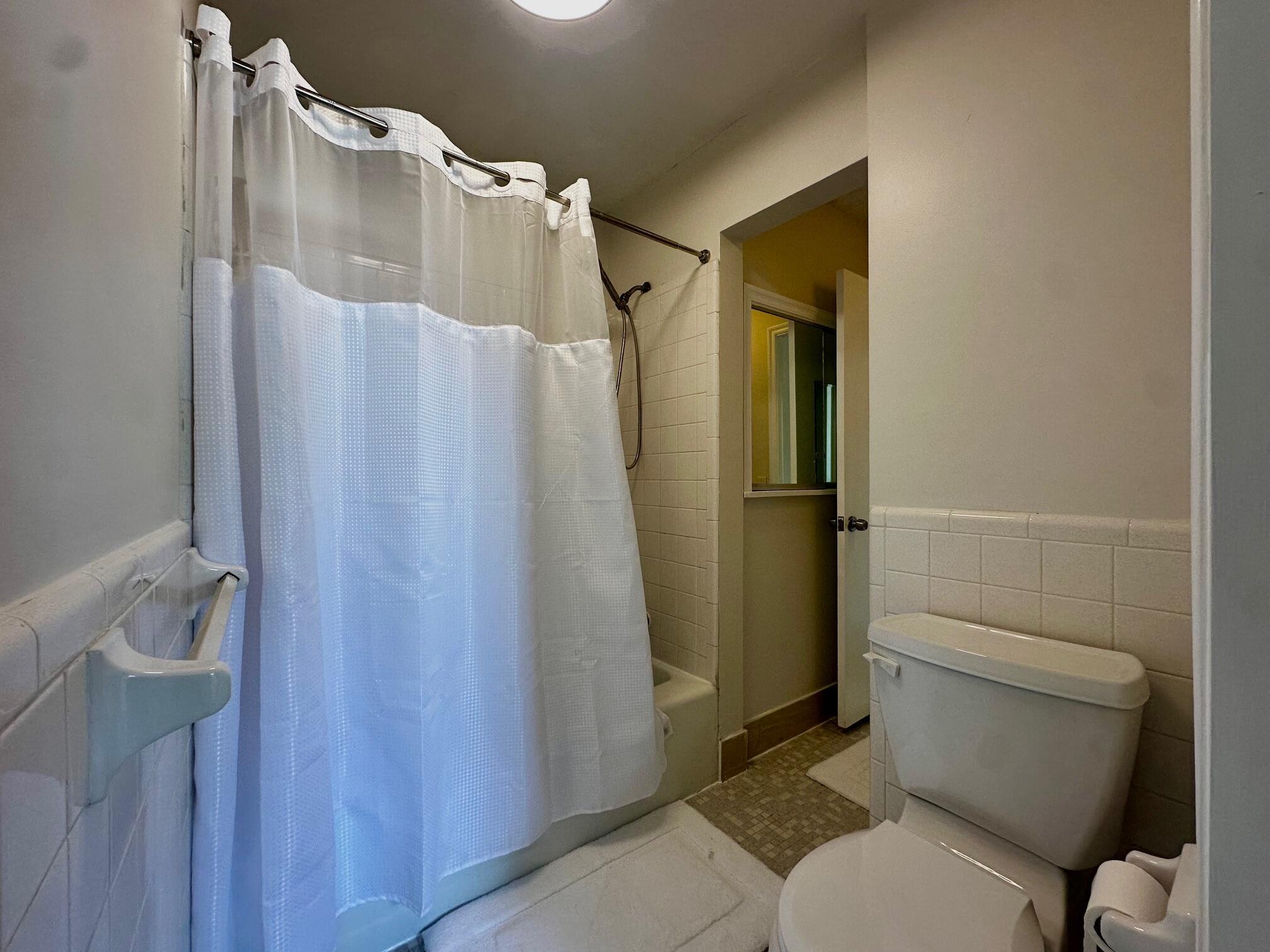 CORINTHIAN CONDOMINIUM APTS LT 2 MARINA ADD TO VIL - Residential