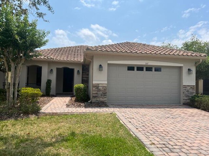 2 Br. + a den 2Cgr ON A LAKE LOT, COUNTRY CLUB COMM, W/2GOLF COURSE NEAR ORLANDO AREA.................. ALSO AVAILABLE FOR RENT WITH THE OPTION TO BUY.....