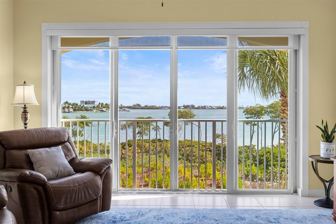 21 Harbour Isle Drive 203, Fort Pierce, FL, 34949/$489,000 4 21 Harbour Isle Drive 203