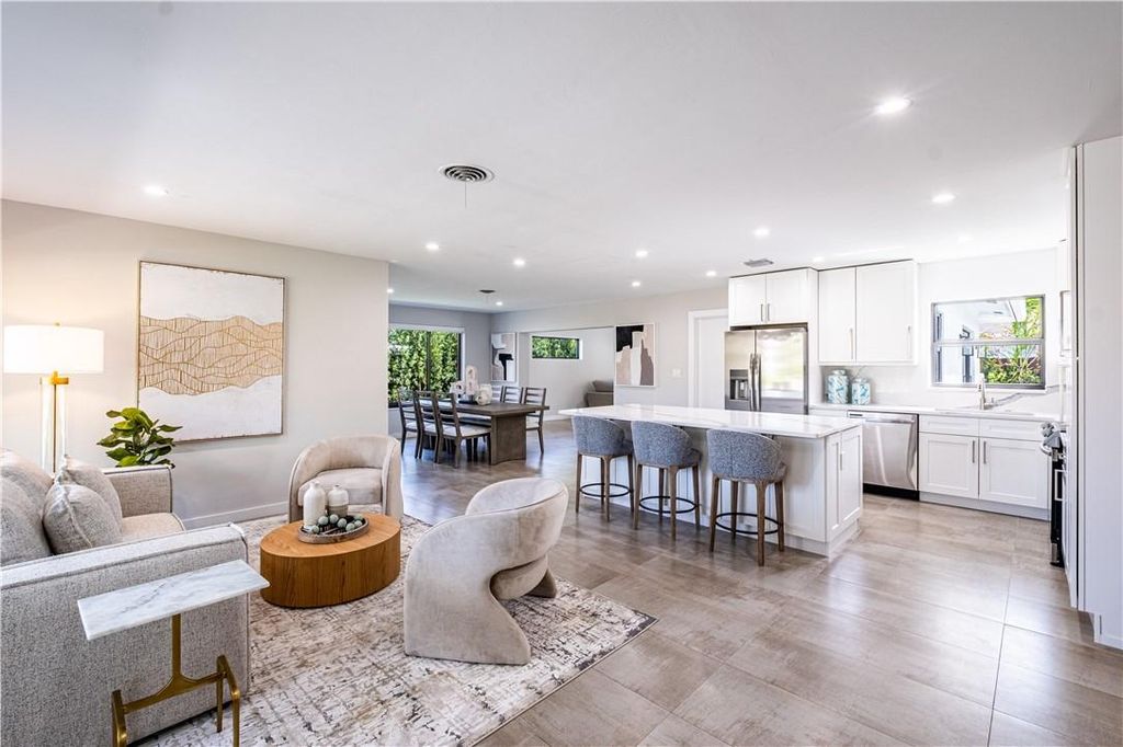 Photo of 5810 NE 22nd Ter, Fort Lauderdale, FL 33308 (MLS # F10392764)