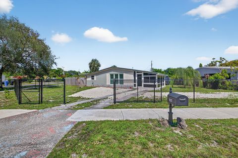 Photo of 300 SW 25th Ave, Fort Lauderdale, FL 33312 (MLS # F10541935)