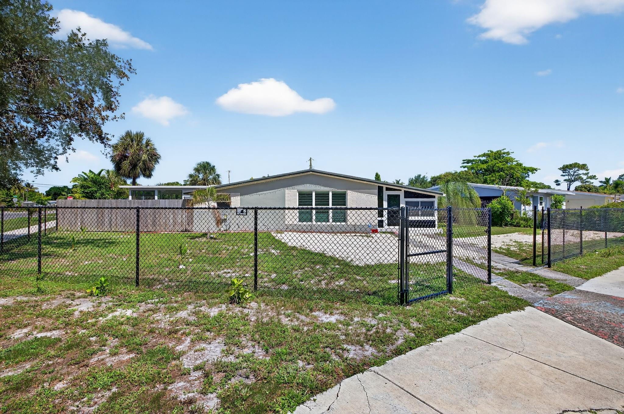 300 SW 25th Avenue, Fort Lauderdale FL 33312