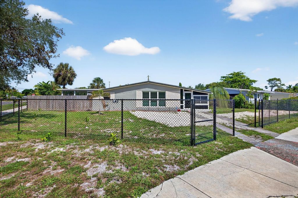 Photo of 300 SW 25th Avenue, Fort Lauderdale, FL 33312 (MLS # F10541935)