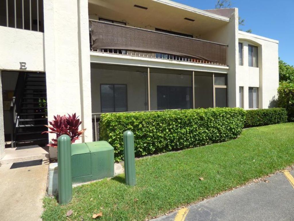 Photo of 150 Pineview Road #E3, Jupiter, FL 33469 (MLS # R10823396)