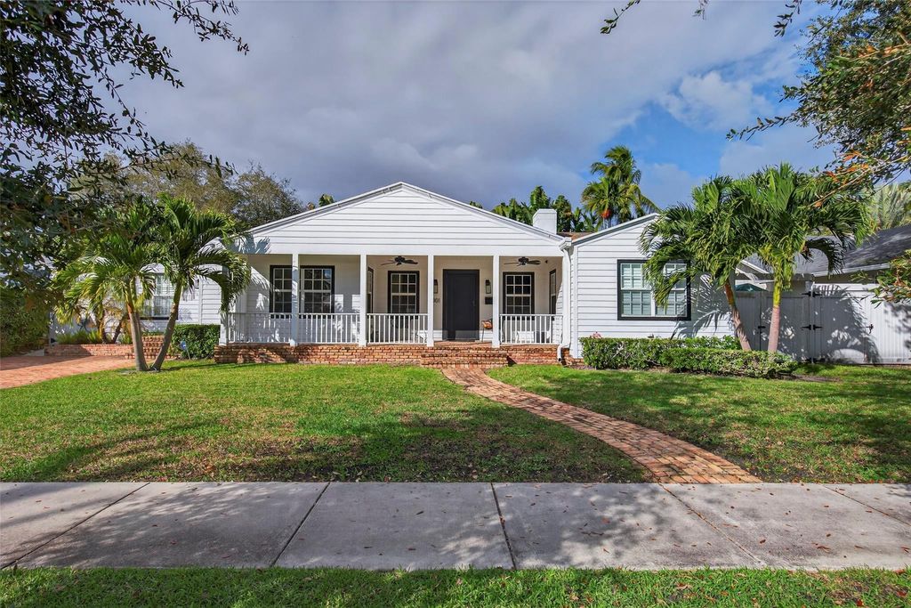 Photo of 1001 SE 10th Street, Fort Lauderdale, FL 33316 (MLS # F10546662)