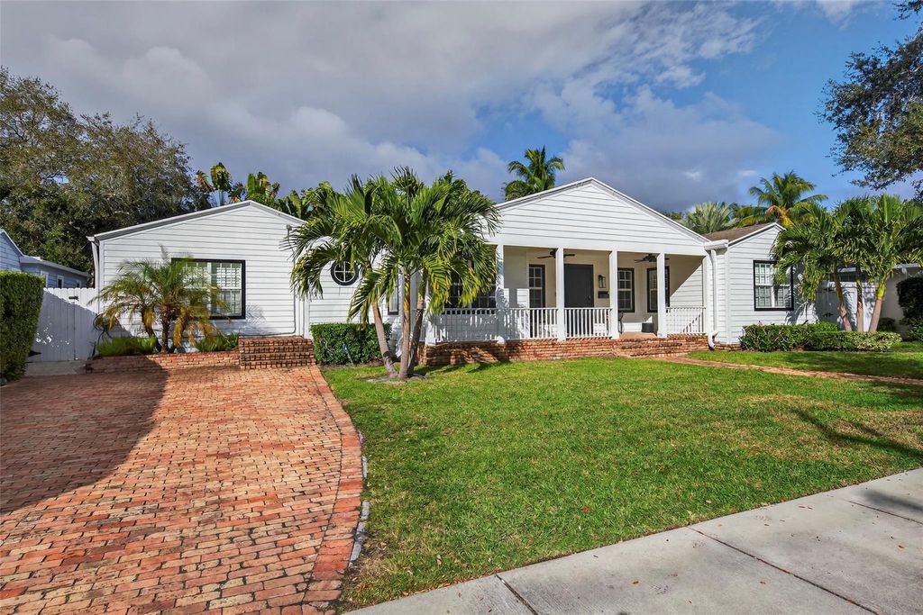 Photo of 1001 SE 10th Street, Fort Lauderdale, FL 33316 (MLS # F10546662)