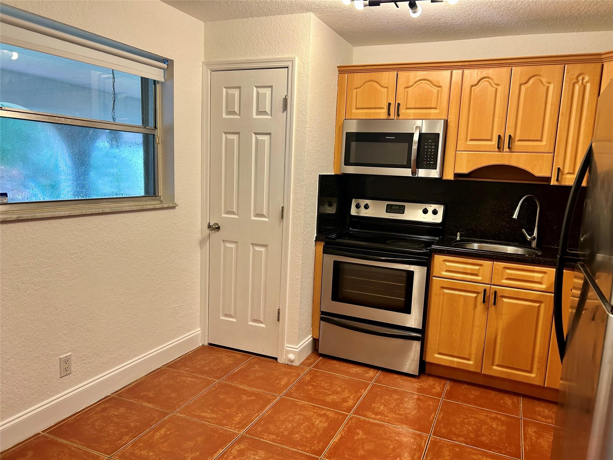 Fountains Of Tamarac Cond - Residential Lease