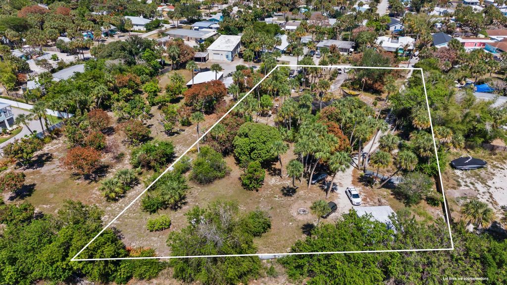 Photo of 2614 NE Palm Avenue, Jensen Beach, FL 34957 (MLS # B26022339)